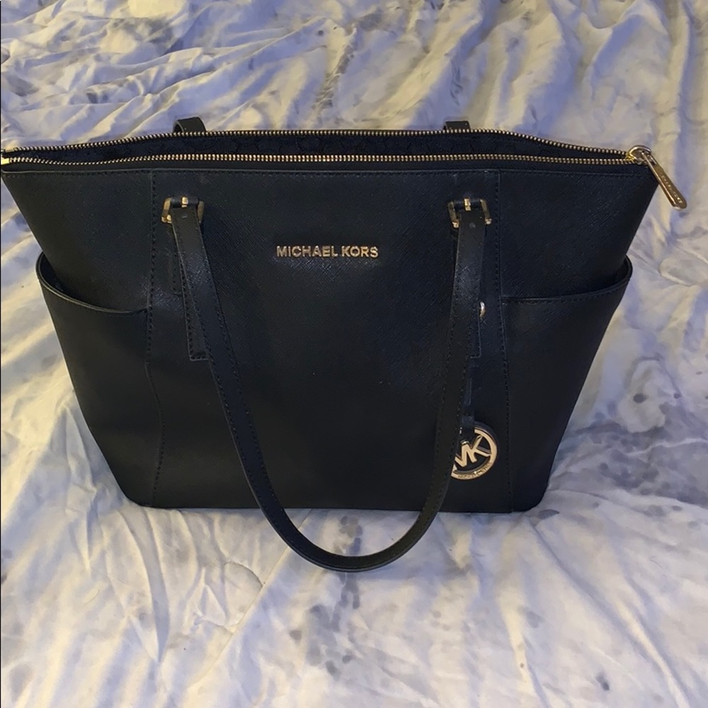 Michael Kors medium zip tote